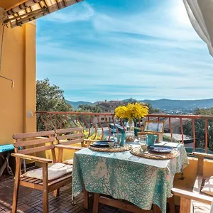 Apartment L'odyssee Provencale, Un Duplex De Charme De 2 Au Pied Du Village Medieval De Bormes-les-mimosas, Offrant Des Prestations De Gamme Et Superbe Vue Sur Le Massif Des Maures